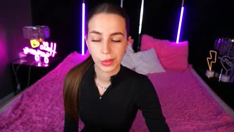 stellahoneywell online show from 16, 10, 2025