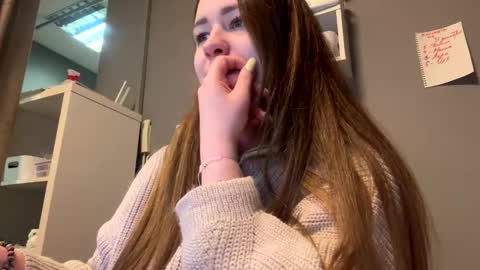 Snapshot of steph_sweet chatting on 25, 12, 2024 Emma online show from 25, 12, 2024