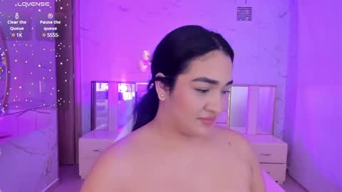 Snapshot of stephania_diamond chatting on 8, 3, 2025 online show from 8, 3, 2025