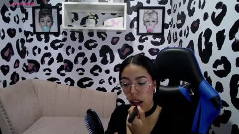 Stephania online show from 6, 2, 2025