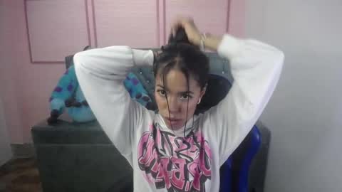 Stephania online show from 8, 3, 2025