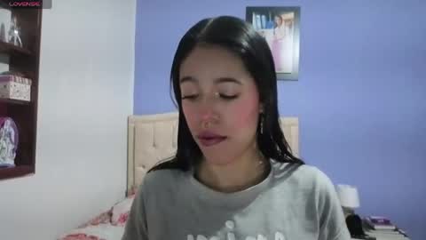 Snapshot of stephania_t chatting on 4, 5, 2026 Stephania online show from 4, 5, 2026