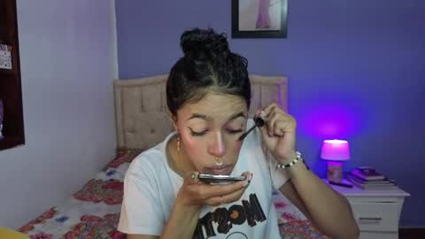 Snapshot of stephania_t chatting on 8, 5, 2026 Stephania online show from 8, 5, 2026