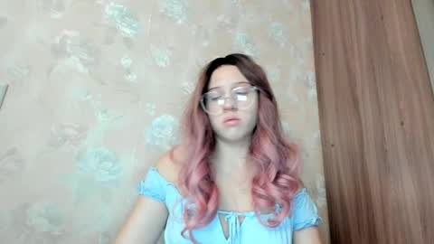 stephanie_hillss online show from 10, 9, 2025