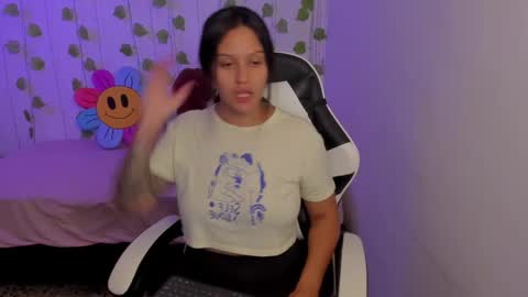 Snapshot of stephanie_ross_ chatting on 2, 2, 2025 Stephanie online show from 2, 2, 2025