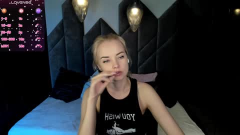 Snapshot of stephanie_sea chatting on 5, 2, 2025 Stephanie Sea online show from 5, 2, 2025