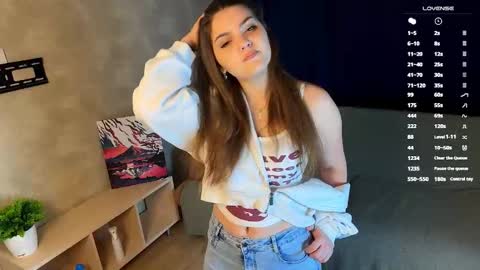 Snapshot of stephanieemiller chatting on 19, 10, 2025 Steph online show from 19, 10, 2025