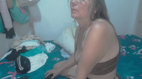 Snapshot of stepmom_slut_50_ chatting on 25, 5, 2026 Angie mature online show from 25, 5, 2026