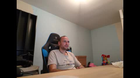 Snapshot of stickolive1 chatting on 15, 9, 2025 stickolive1 online show from 15, 9, 2025