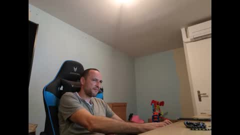 Snapshot of stickolive1 chatting on 17, 9, 2025 stickolive1 online show from 17, 9, 2025