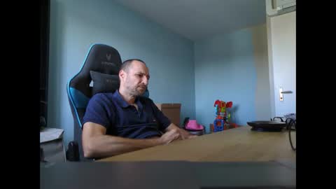 Snapshot of stickolive1 chatting on 18, 9, 2025 stickolive1 online show from 18, 9, 2025