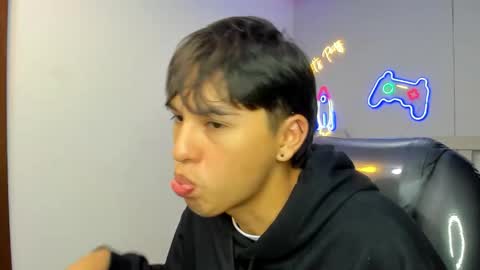 Snapshot of stiwentwink chatting on 27, 10, 2025 Stiwen online show from 27, 10, 2025