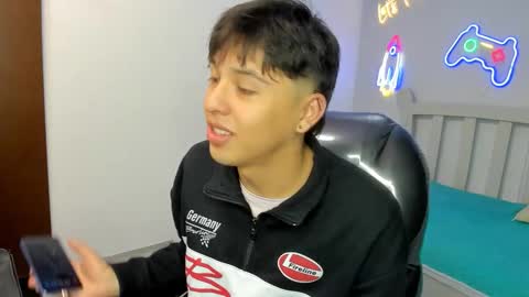 Snapshot of stiwentwink chatting on 6, 11, 2025 Stiwen online show from 6, 11, 2025