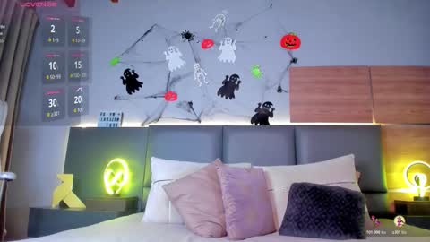 Stone Lee  online show from 26, 10, 2025