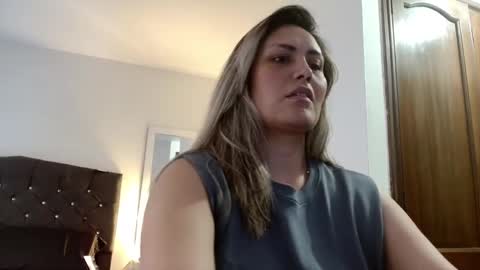 storm_hanks online show from 3, 2, 2026