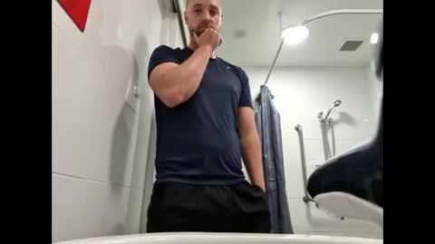 str8feet33 online show from 22, 12, 2025