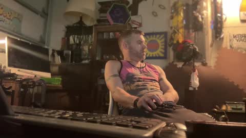 Str8 online show from 28, 1, 2025