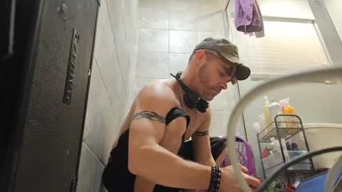 Str8 online show from 17, 2, 2025