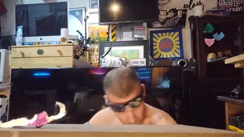 Str8 online show from 26, 11, 2025