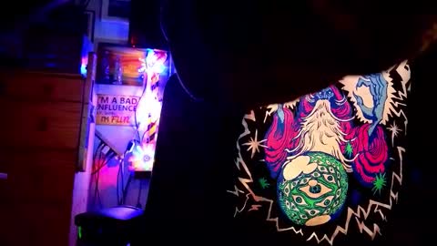 Str8 online show from 17, 12, 2025