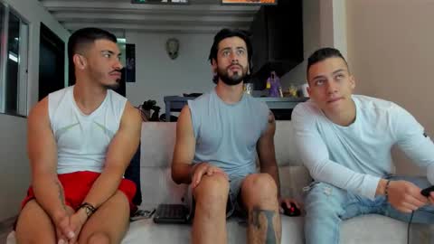 straight__friends online show from 2, 12, 2025