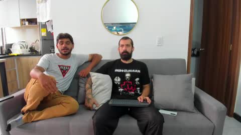 straight__friends online show from 8, 5, 2026