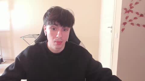 Snapshot of stralght_twinks chatting on 9, 3, 2025 Ray online show from 9, 3, 2025