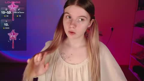 Snapshot of strawberry_juli chatting on 1, 4, 2026 Juli online show from 1, 4, 2026