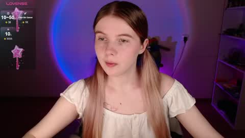 Snapshot of strawberry_juli chatting on 15, 4, 2026 Juli online show from 15, 4, 2026
