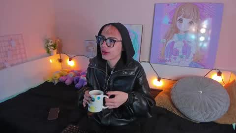 strawberry_kitty_ online show from 3, 11, 2025