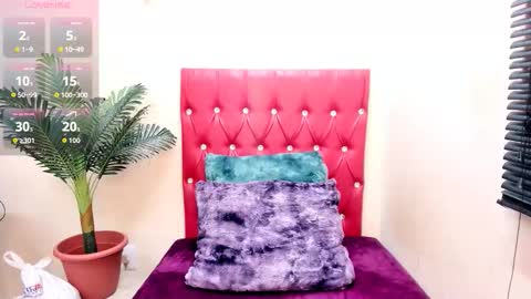 strawberry_lipz online show from 15, 9, 2025