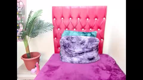 strawberry_lipz online show from 29, 9, 2025