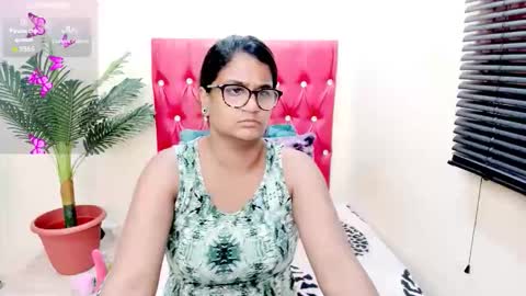 strawberry_lipz online show from 14, 10, 2025