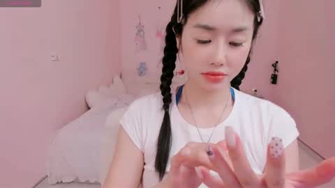 Snapshot of strawberry_loveee chatting on 19, 9, 2025 strawberry_loveee online show from 19, 9, 2025