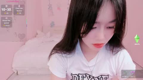 Snapshot of strawberry_loveee chatting on 27, 9, 2025 strawberry_loveee online show from 27, 9, 2025