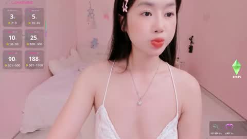 Snapshot of strawberry_loveee chatting on 29, 9, 2025 strawberry_loveee online show from 29, 9, 2025