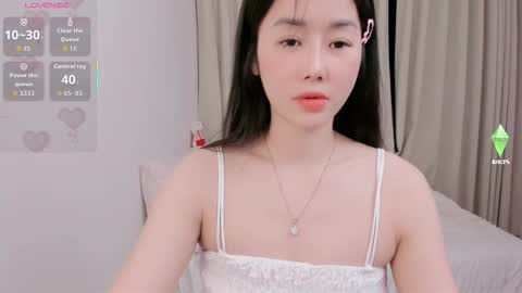 Snapshot of strawberry_loveee chatting on 9, 10, 2025 strawberry_loveee online show from 9, 10, 2025
