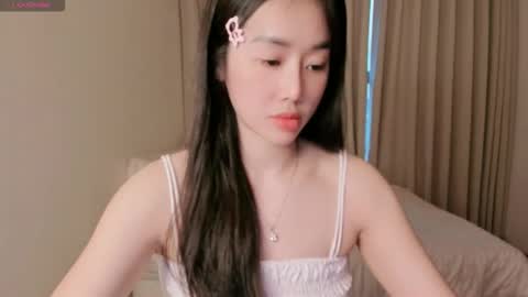 Snapshot of strawberry_loveee chatting on 11, 10, 2025 strawberry_loveee online show from 11, 10, 2025