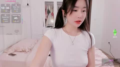 Snapshot of strawberry_loveee chatting on 16, 10, 2025 strawberry_loveee online show from 16, 10, 2025