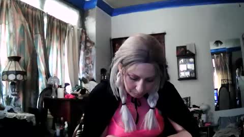 Snapshot of strawberrycream100 chatting on 14, 2, 2026 strawberrycream100 online show from 14, 2, 2026