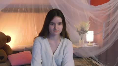 Snapshot of strawbunnybite chatting on 18, 5, 2026 Bunny online show from 18, 5, 2026