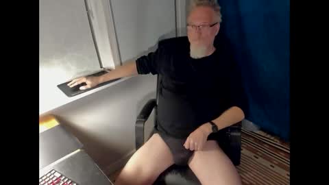 Snapshot of strip_m chatting on 19, 12, 2025 strip_m online show from 19, 12, 2025