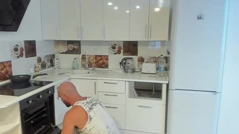Snapshot of strong_arni chatting on 8, 2, 2025 Strong Arni online show from 8, 2, 2025