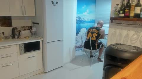 Snapshot of strong_arni chatting on 18, 2, 2025 Strong Arni online show from 18, 2, 2025