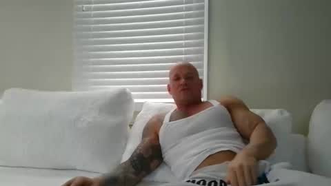 Snapshot of strongandhard073 chatting on 17, 12, 2025 StrongAndHard online show from 17, 12, 2025