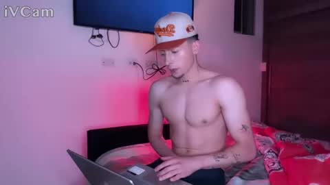 Snapshot of stronghardlatino chatting on 30, 9, 2025 stronghardlatino online show from 30, 9, 2025