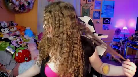 Snapshot of strwbby chatting on 27, 9, 2025 Strwbby online show from 27, 9, 2025