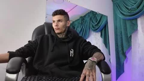 stuart_boy_ online show from 20, 12, 2024