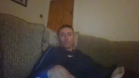 Snapshot of stuuuey73 chatting on 14, 10, 2025 stuuuey73 online show from 14, 10, 2025