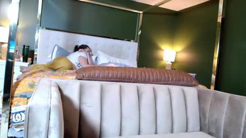 Suburban Moxxxie online show from 12, 10, 2025